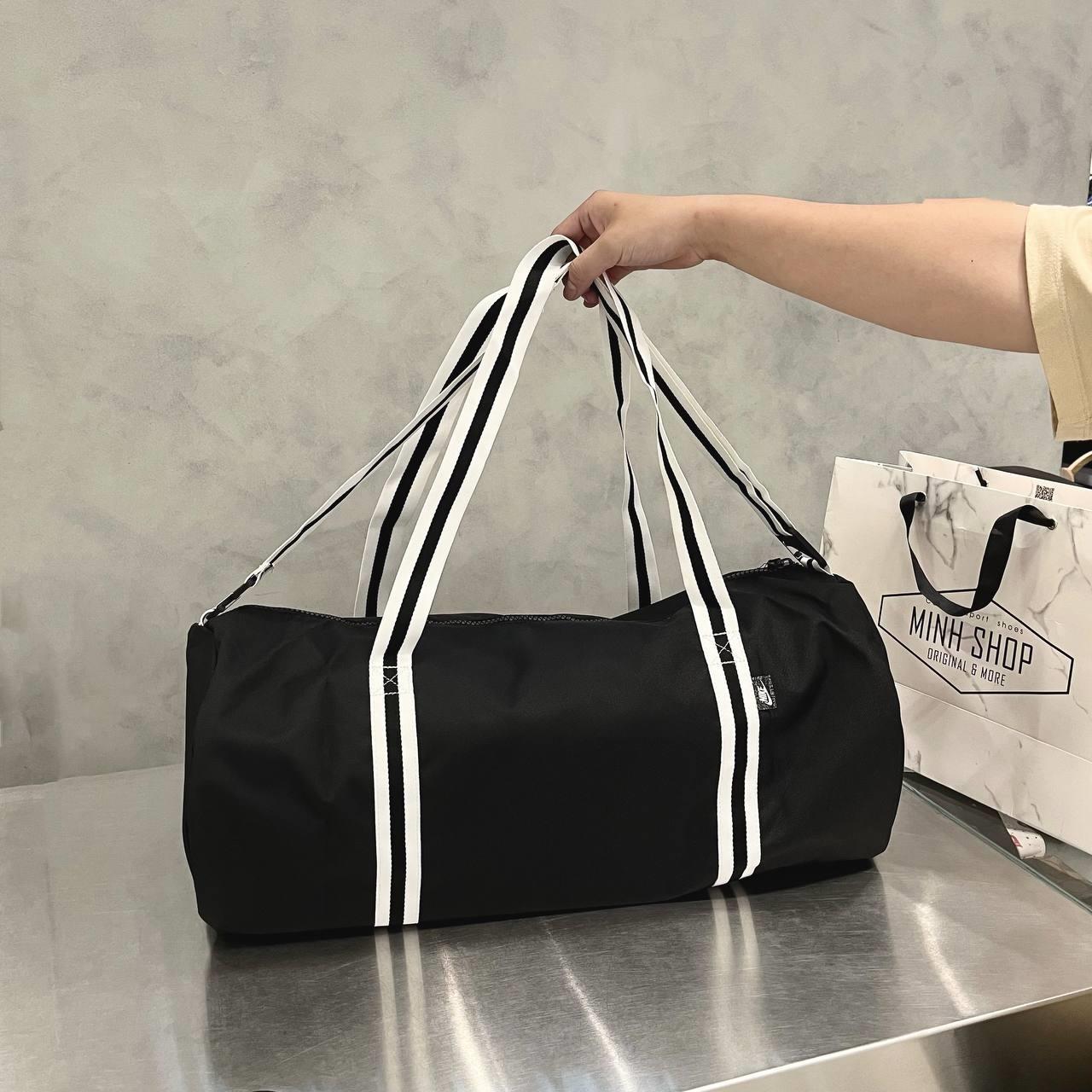 giày thể thao chính hãng, giày nike chính hãng, giày adidas chính hãng, giày newbalance chính hãng, giày converse chính hãng, giày puma chính hãng, giày vans chính hãng, giày asics chính hãng, giày everlast chính hãng, nước hoa chính hãng, ba lô, dép, dép quai ngang