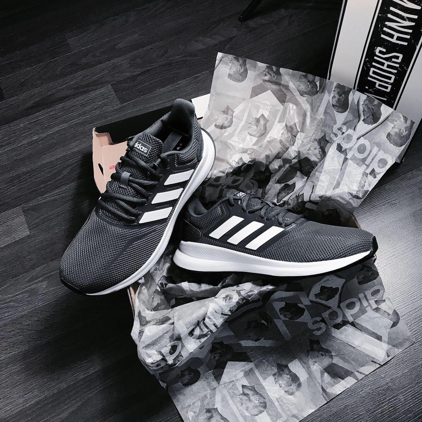 giày thể thao chính hãng, giày nike chính hãng, giày adidas chính hãng, giày newbalance chính hãng, giày converse chính hãng, giày puma chính hãng, giày vans chính hãng, giày asics chính hãng, giày everlast chính hãng, nước hoa chính hãng, ba lô, dép, dép quai ngang