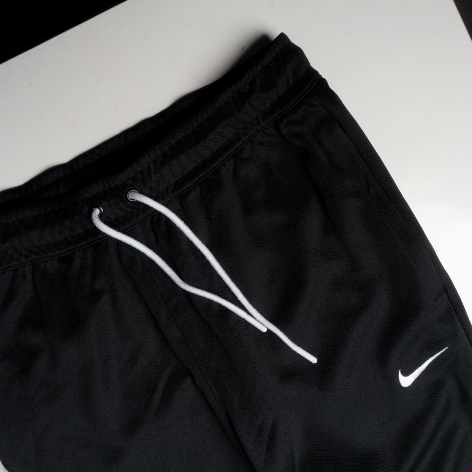 giày thể thao chính hãng, giày nike chính hãng, giày adidas chính hãng, giày newbalance chính hãng, giày converse chính hãng, giày puma chính hãng, giày vans chính hãng, giày asics chính hãng, giày everlast chính hãng, nước hoa chính hãng, ba lô, dép, dép quai ngang