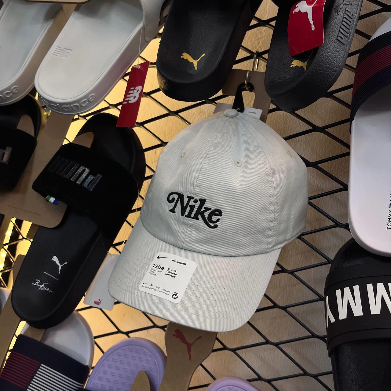giày thể thao chính hãng, giày nike chính hãng, giày adidas chính hãng, giày newbalance chính hãng, giày converse chính hãng, giày puma chính hãng, giày vans chính hãng, giày asics chính hãng, giày everlast chính hãng, nước hoa chính hãng, ba lô, dép, dép quai ngang