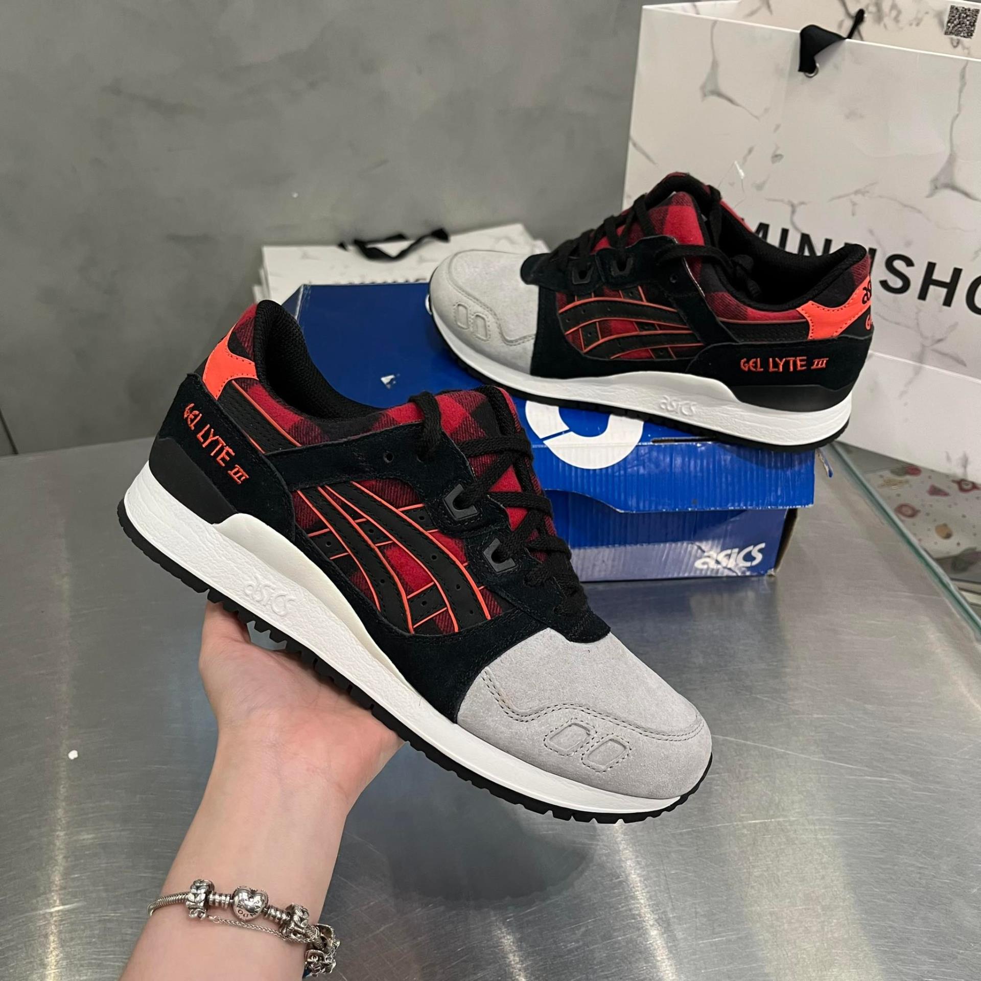 giày thể thao chính hãng, giày nike chính hãng, giày adidas chính hãng, giày newbalance chính hãng, giày converse chính hãng, giày puma chính hãng, giày vans chính hãng, giày asics chính hãng, giày everlast chính hãng, nước hoa chính hãng, ba lô, dép, dép quai ngang