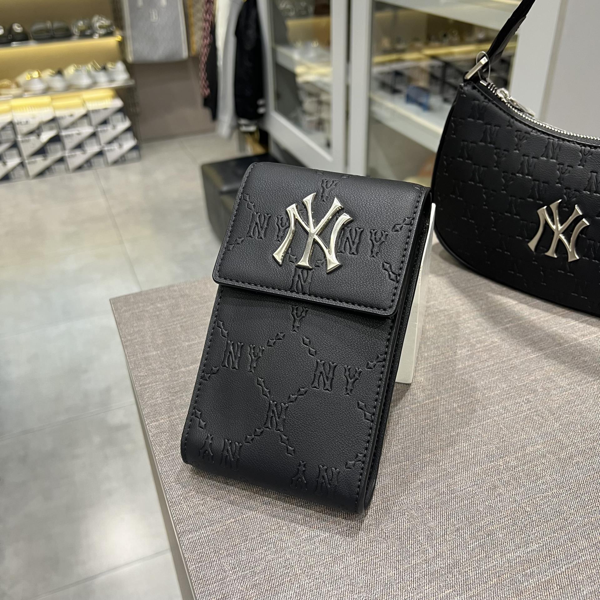 Giày thể thao, Balo thể thao, Nón thể thao, Thương hiệu giày nổi tiếng, Giày Adidas, Giày Nike, Balo Nike, Balo Adidas, Nón Nike, Nón Adidas