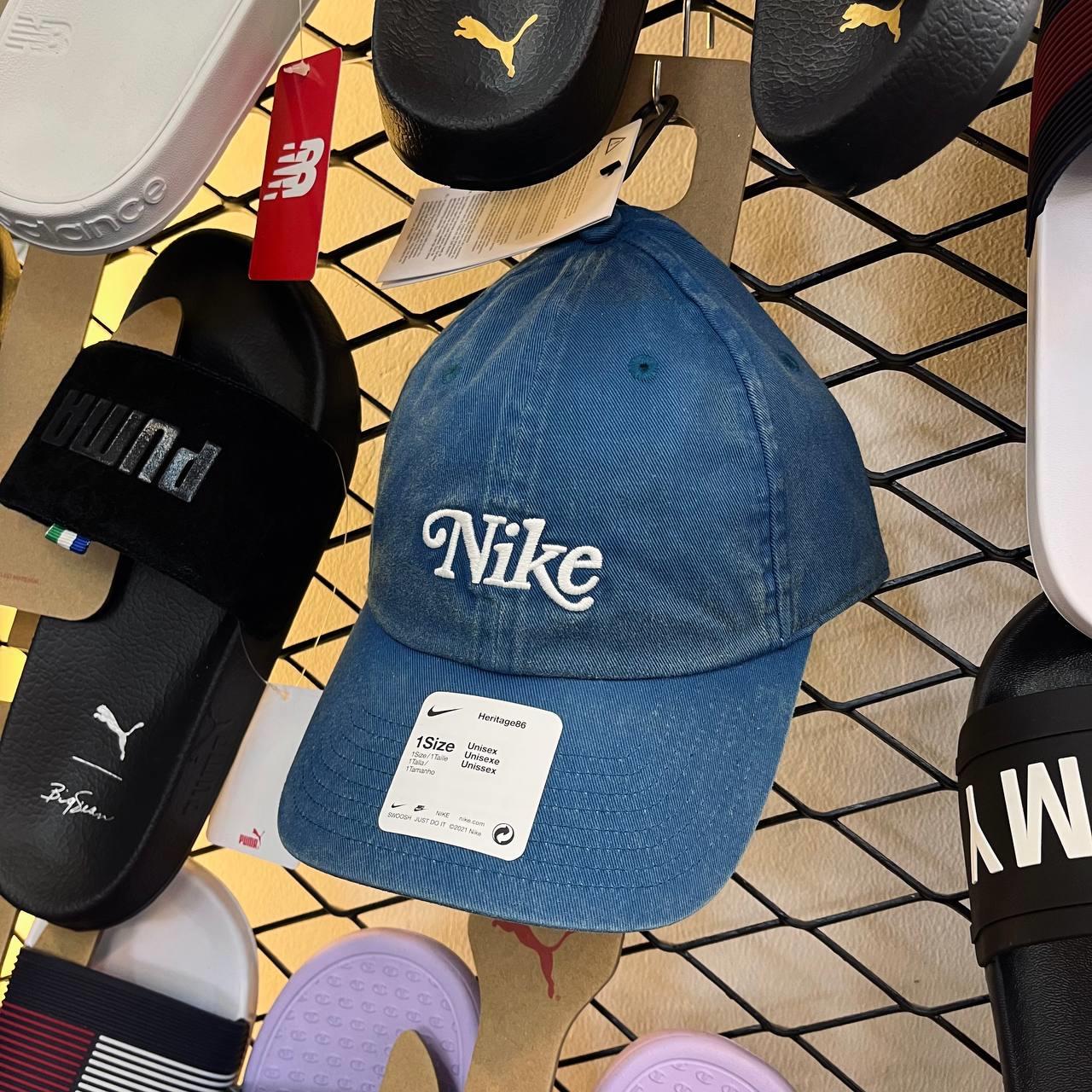 giày thể thao chính hãng, giày nike chính hãng, giày adidas chính hãng, giày newbalance chính hãng, giày converse chính hãng, giày puma chính hãng, giày vans chính hãng, giày asics chính hãng, giày everlast chính hãng, nước hoa chính hãng, ba lô, dép, dép quai ngang