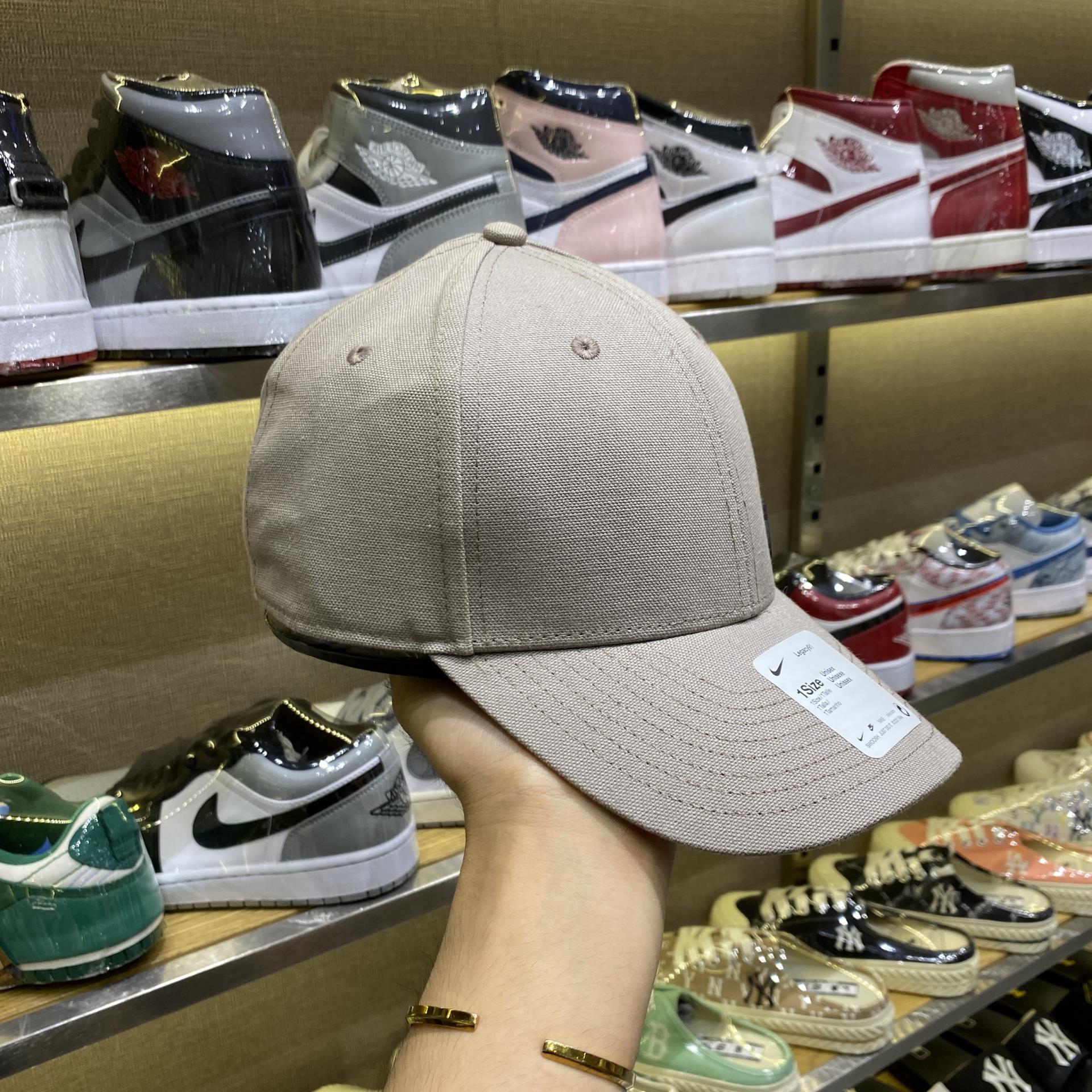 Giày thể thao, Balo thể thao, Nón thể thao, Thương hiệu giày nổi tiếng, Giày Adidas, Giày Nike, Balo Nike, Balo Adidas, Nón Nike, Nón Adidas