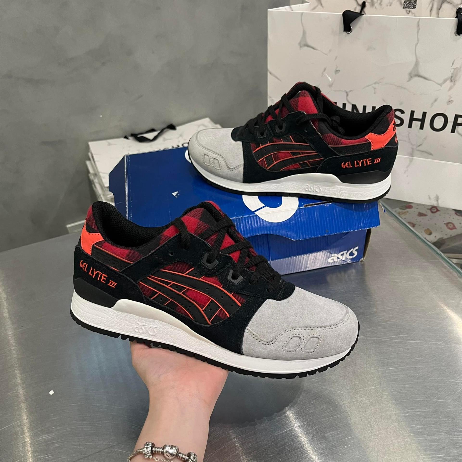 giày thể thao chính hãng, giày nike chính hãng, giày adidas chính hãng, giày newbalance chính hãng, giày converse chính hãng, giày puma chính hãng, giày vans chính hãng, giày asics chính hãng, giày everlast chính hãng, nước hoa chính hãng, ba lô, dép, dép quai ngang