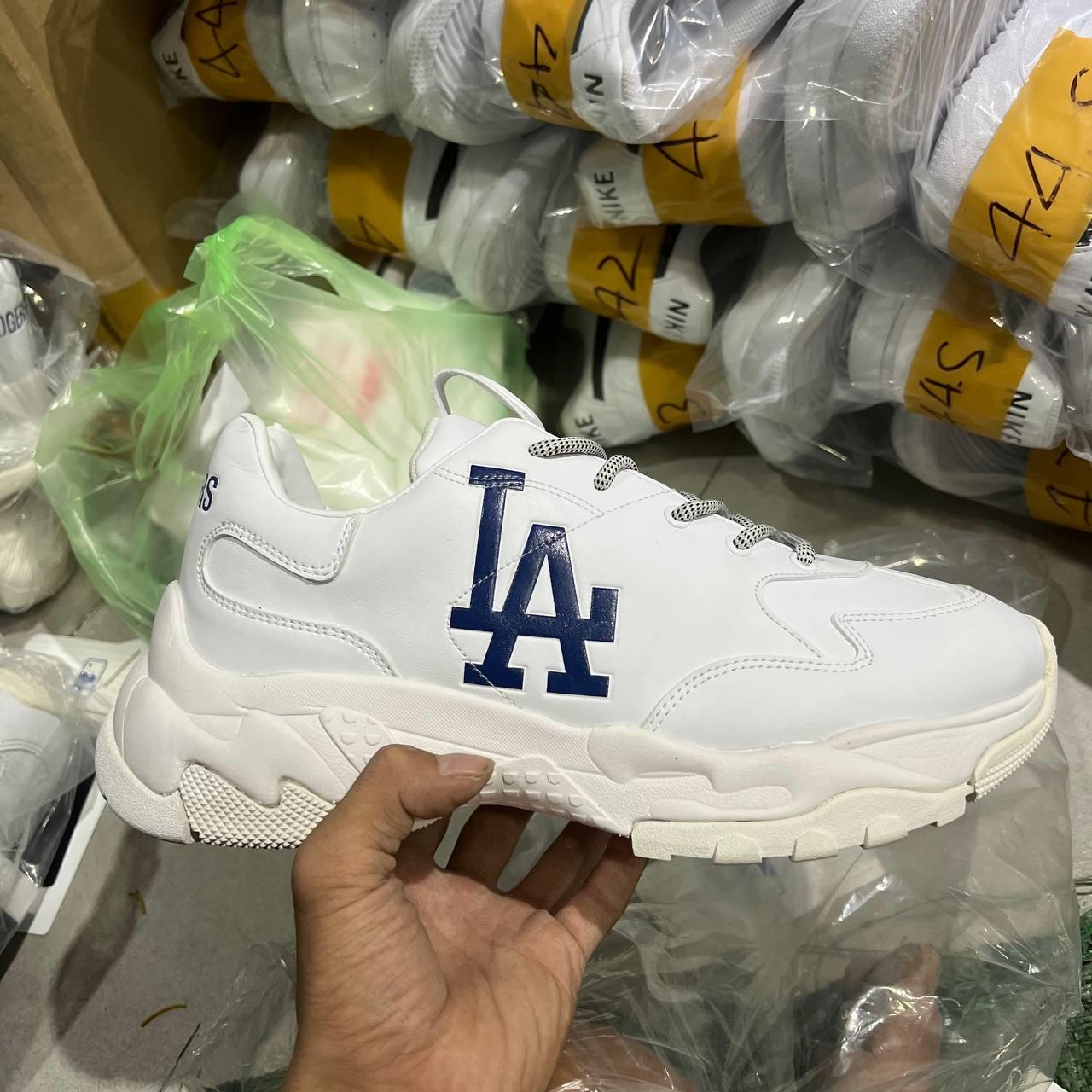 giày thể thao chính hãng, giày nike chính hãng, giày adidas chính hãng, giày newbalance chính hãng, giày converse chính hãng, giày puma chính hãng, giày vans chính hãng, giày asics chính hãng, giày everlast chính hãng, nước hoa chính hãng, ba lô, dép, dép quai ngang