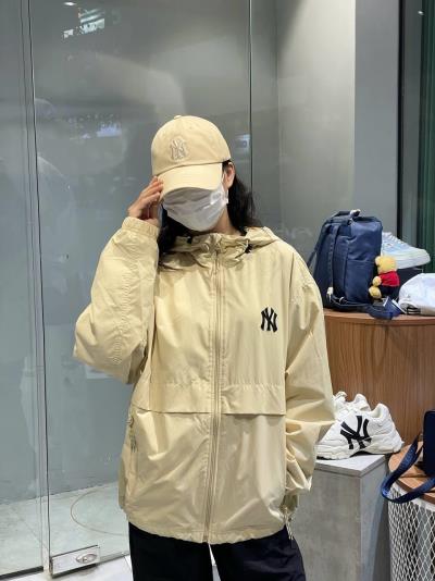 18737 - ÁO KHOÁC MLB BASIC HOODED WINDSHIELD NEW YORK YANKEES 'Begie'