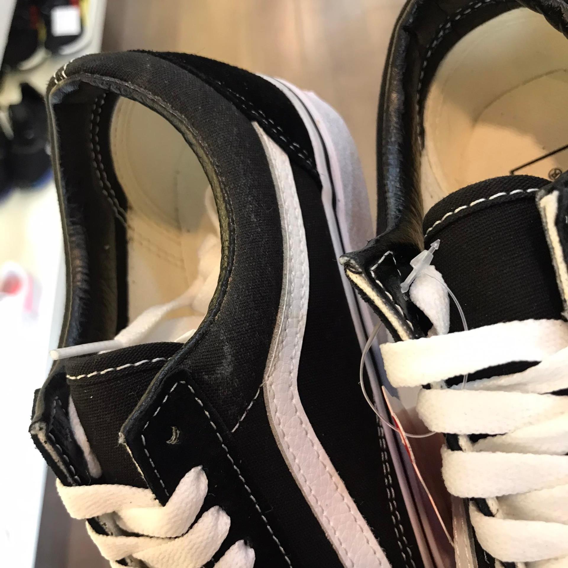 giày thể thao chính hãng, giày nike chính hãng, giày adidas chính hãng, giày newbalance chính hãng, giày converse chính hãng, giày puma chính hãng, giày vans chính hãng, giày asics chính hãng, giày everlast chính hãng, nước hoa chính hãng, ba lô, dép, dép quai ngang