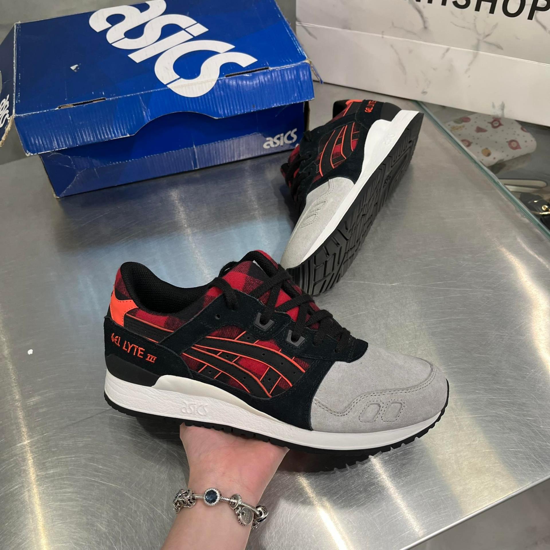 giày thể thao chính hãng, giày nike chính hãng, giày adidas chính hãng, giày newbalance chính hãng, giày converse chính hãng, giày puma chính hãng, giày vans chính hãng, giày asics chính hãng, giày everlast chính hãng, nước hoa chính hãng, ba lô, dép, dép quai ngang