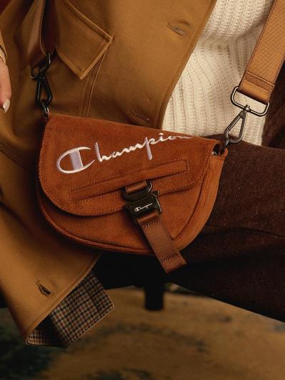 Túi Champion Zip Closure with Buckle Shoulder ''BROWN'' [U3CACPU45S1]