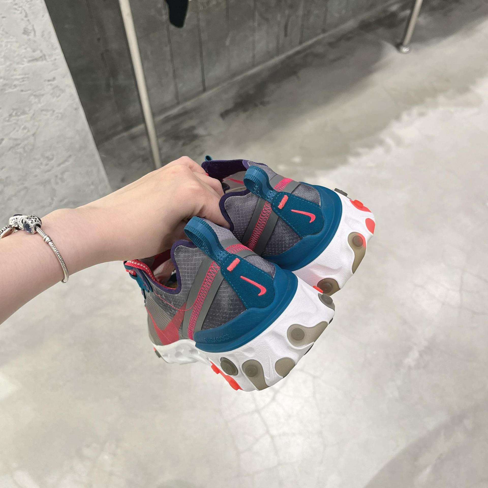 giày thể thao chính hãng, giày nike chính hãng, giày adidas chính hãng, giày newbalance chính hãng, giày converse chính hãng, giày puma chính hãng, giày vans chính hãng, giày asics chính hãng, giày everlast chính hãng, nước hoa chính hãng, ba lô, dép, dép quai ngang