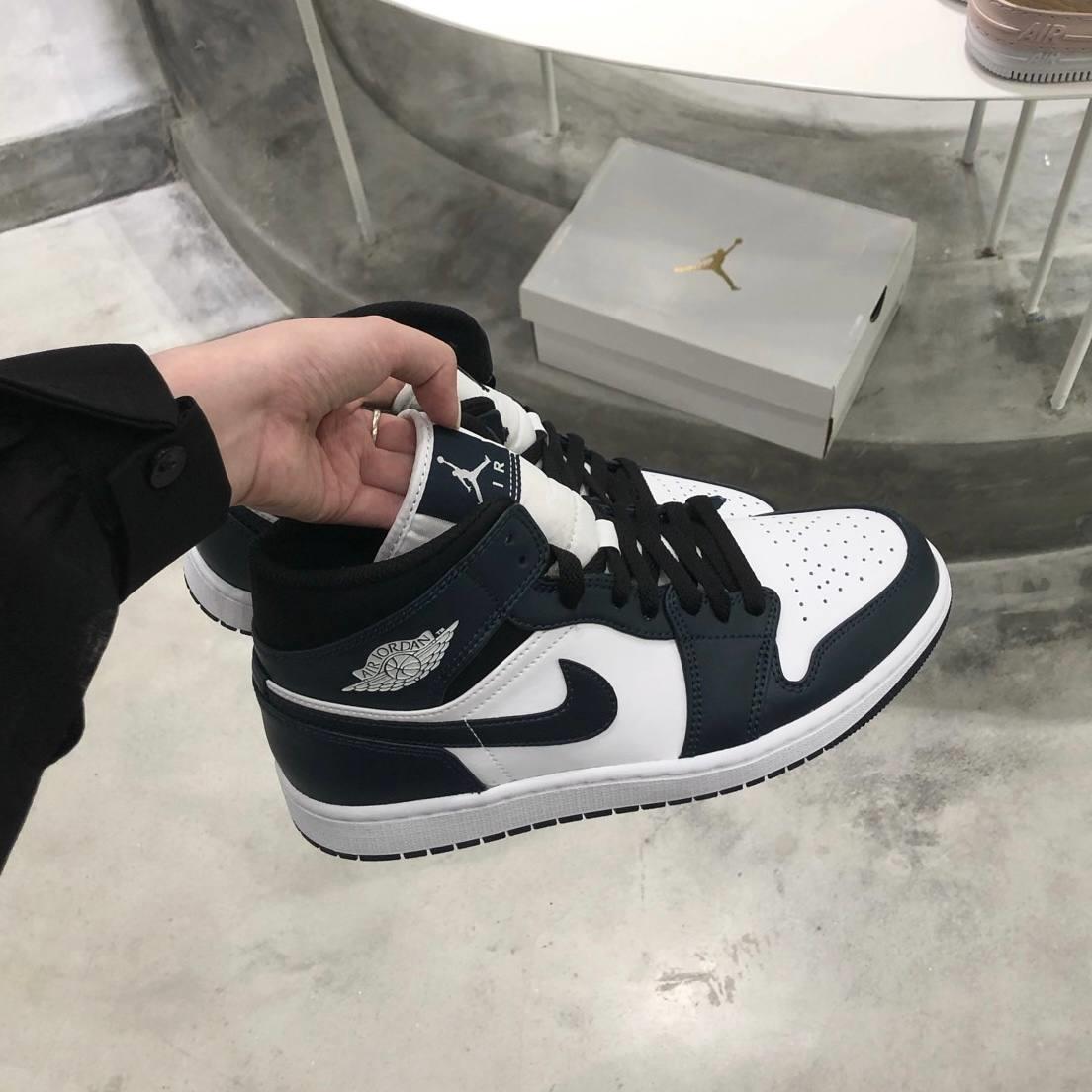 giày thể thao chính hãng, giày nike chính hãng, giày adidas chính hãng, giày newbalance chính hãng, giày converse chính hãng, giày puma chính hãng, giày vans chính hãng, giày asics chính hãng, giày everlast chính hãng, nước hoa chính hãng, ba lô, dép, dép quai ngang