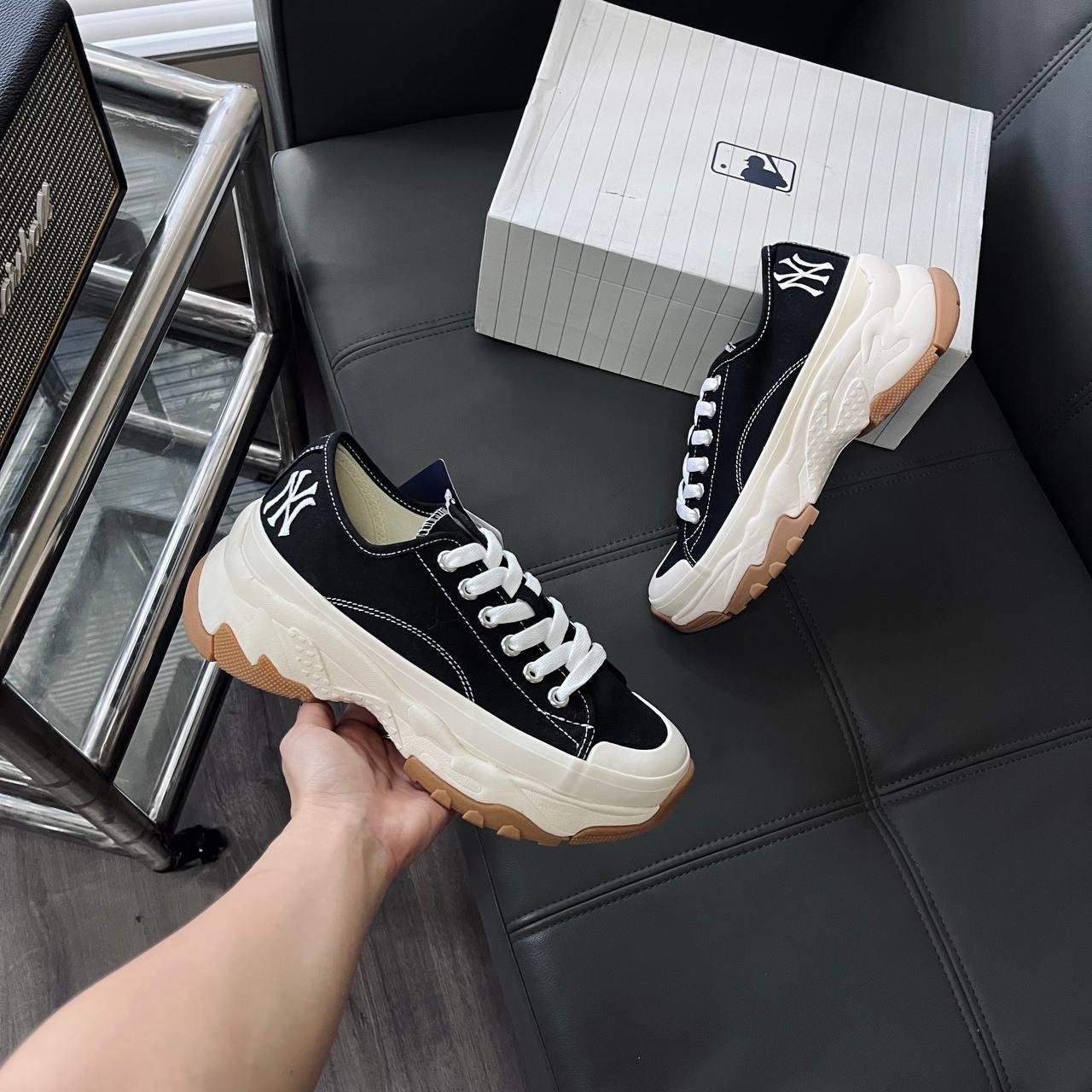 giày thể thao chính hãng, giày nike chính hãng, giày adidas chính hãng, giày newbalance chính hãng, giày converse chính hãng, giày puma chính hãng, giày vans chính hãng, giày asics chính hãng, giày everlast chính hãng, nước hoa chính hãng, ba lô, dép, dép quai ngang