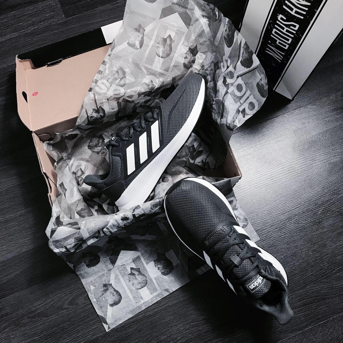 giày thể thao chính hãng, giày nike chính hãng, giày adidas chính hãng, giày newbalance chính hãng, giày converse chính hãng, giày puma chính hãng, giày vans chính hãng, giày asics chính hãng, giày everlast chính hãng, nước hoa chính hãng, ba lô, dép, dép quai ngang