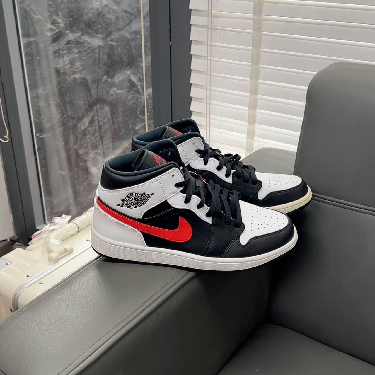 giày thể thao chính hãng, giày nike chính hãng, giày adidas chính hãng, giày newbalance chính hãng, giày converse chính hãng, giày puma chính hãng, giày vans chính hãng, giày asics chính hãng, giày everlast chính hãng, nước hoa chính hãng, ba lô, dép, dép quai ngang