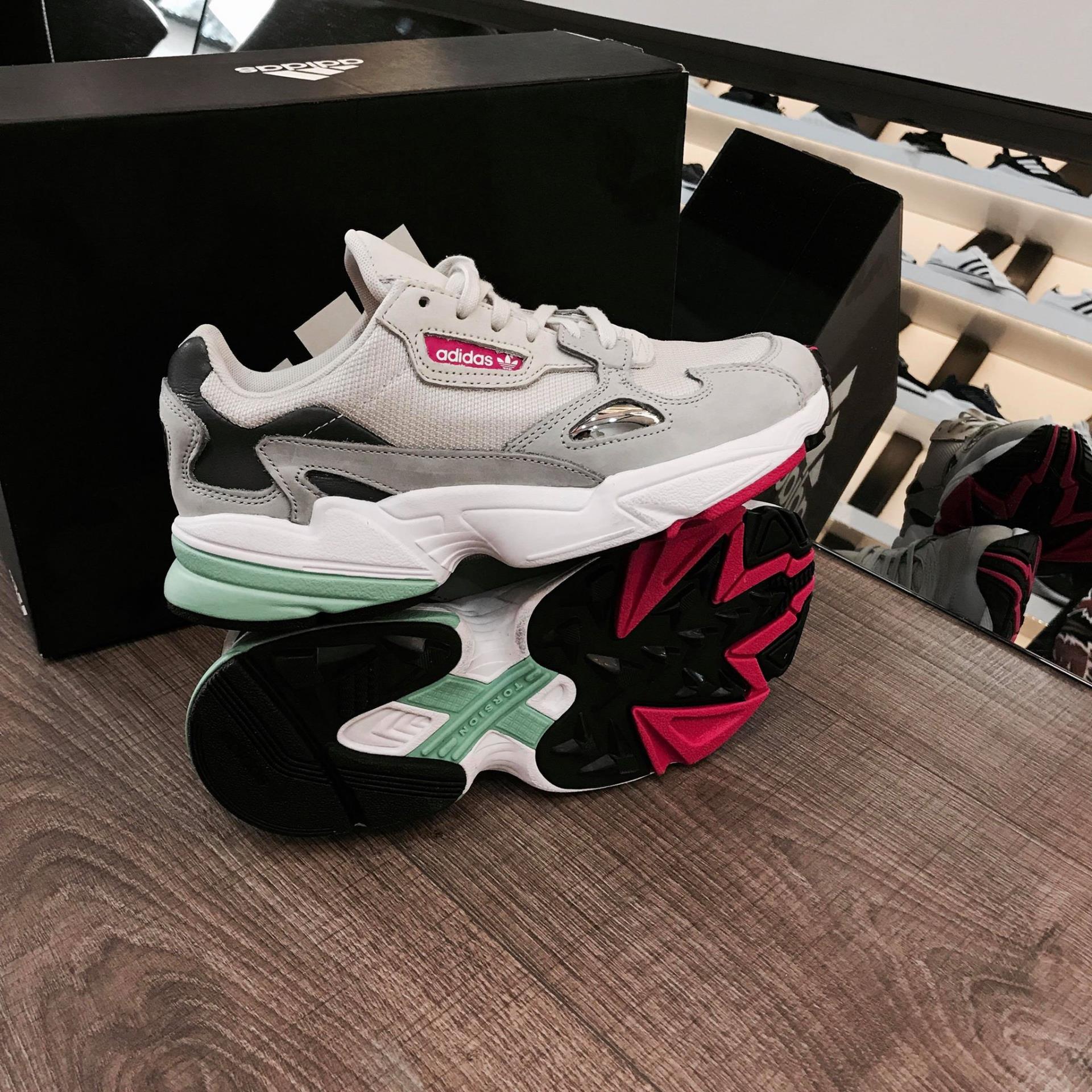 giày thể thao chính hãng, giày nike chính hãng, giày adidas chính hãng, giày newbalance chính hãng, giày converse chính hãng, giày puma chính hãng, giày vans chính hãng, giày asics chính hãng, giày everlast chính hãng, nước hoa chính hãng, ba lô, dép, dép quai ngang