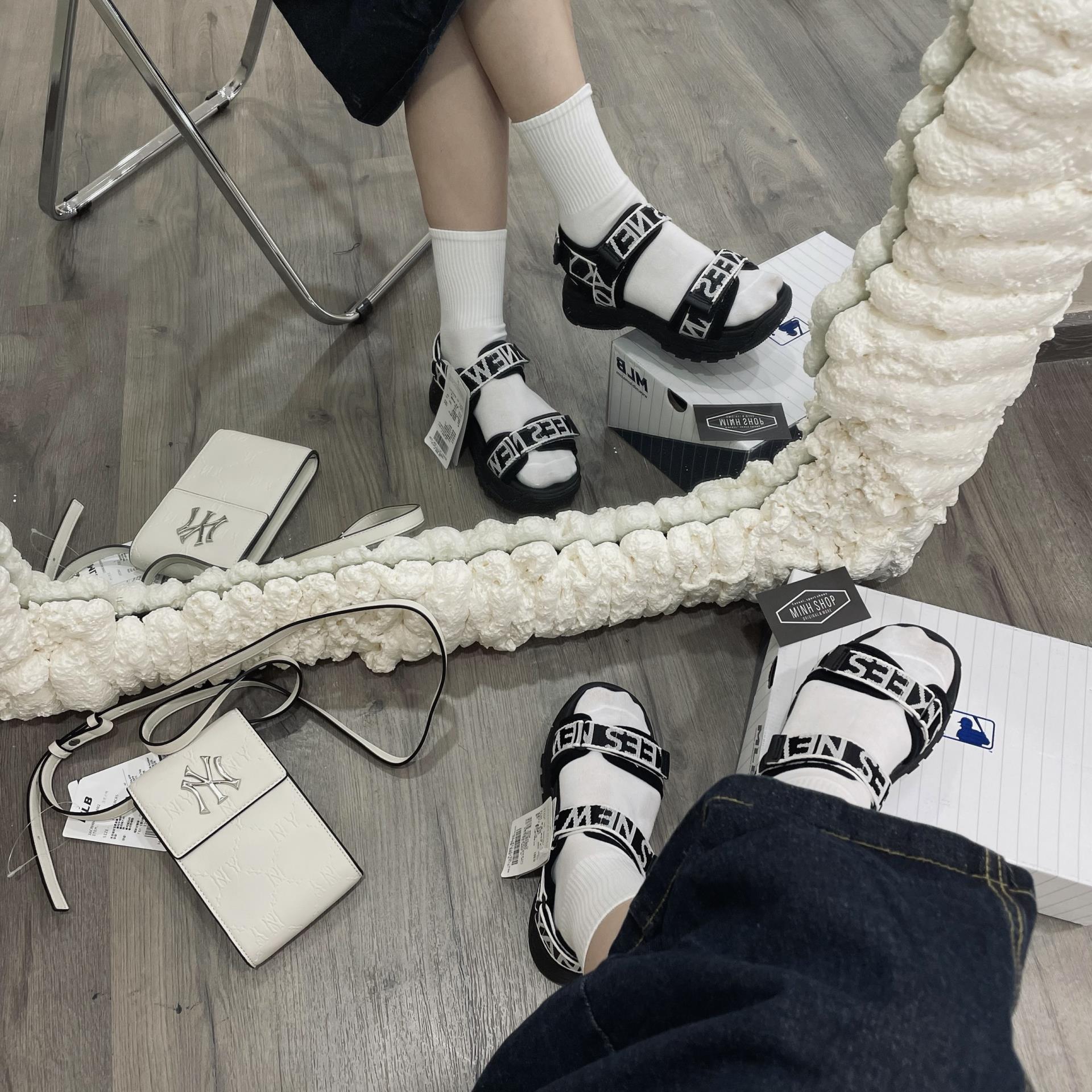 giày thể thao chính hãng, giày nike chính hãng, giày adidas chính hãng, giày newbalance chính hãng, giày converse chính hãng, giày puma chính hãng, giày vans chính hãng, giày asics chính hãng, giày everlast chính hãng, nước hoa chính hãng, ba lô, dép, dép quai ngang