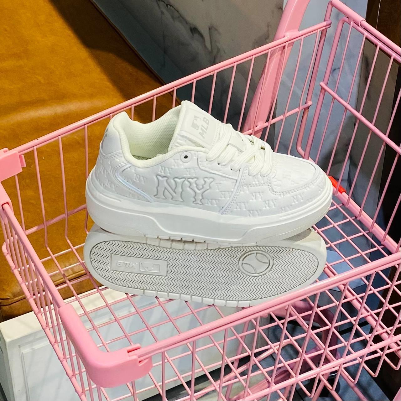 Giày thể thao, Balo thể thao, Nón thể thao, Thương hiệu giày nổi tiếng, Giày Adidas, Giày Nike, Balo Nike, Balo Adidas, Nón Nike, Nón Adidas