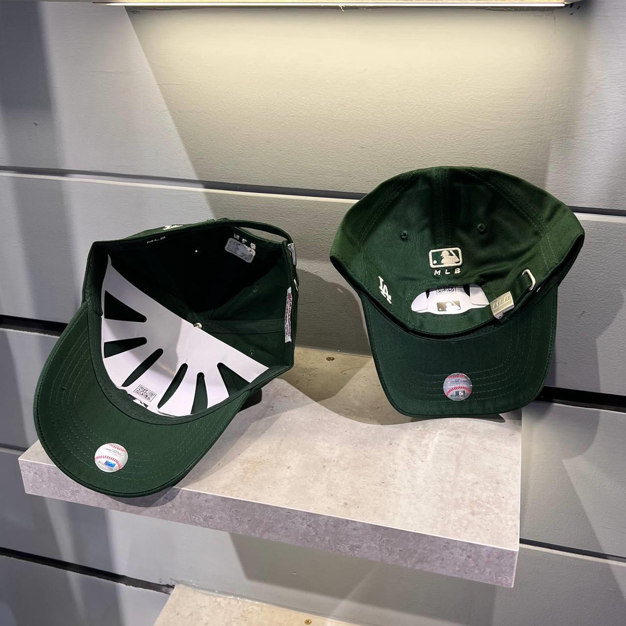 Giày thể thao, Balo thể thao, Nón thể thao, Thương hiệu giày nổi tiếng, Giày Adidas, Giày Nike, Balo Nike, Balo Adidas, Nón Nike, Nón Adidas