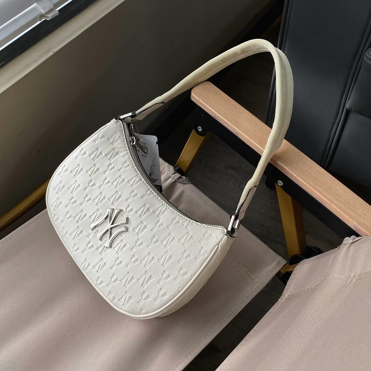 City Culture, hệ thống cửa hàng phân phối chuyên phân phối đồ thể thao, đồng hồ, nước hoa chính hãng, chính ngạch, xách tay từ US, UK, Korea, Japan.