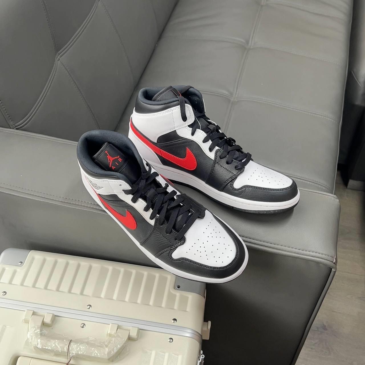 giày thể thao chính hãng, giày nike chính hãng, giày adidas chính hãng, giày newbalance chính hãng, giày converse chính hãng, giày puma chính hãng, giày vans chính hãng, giày asics chính hãng, giày everlast chính hãng, nước hoa chính hãng, ba lô, dép, dép quai ngang