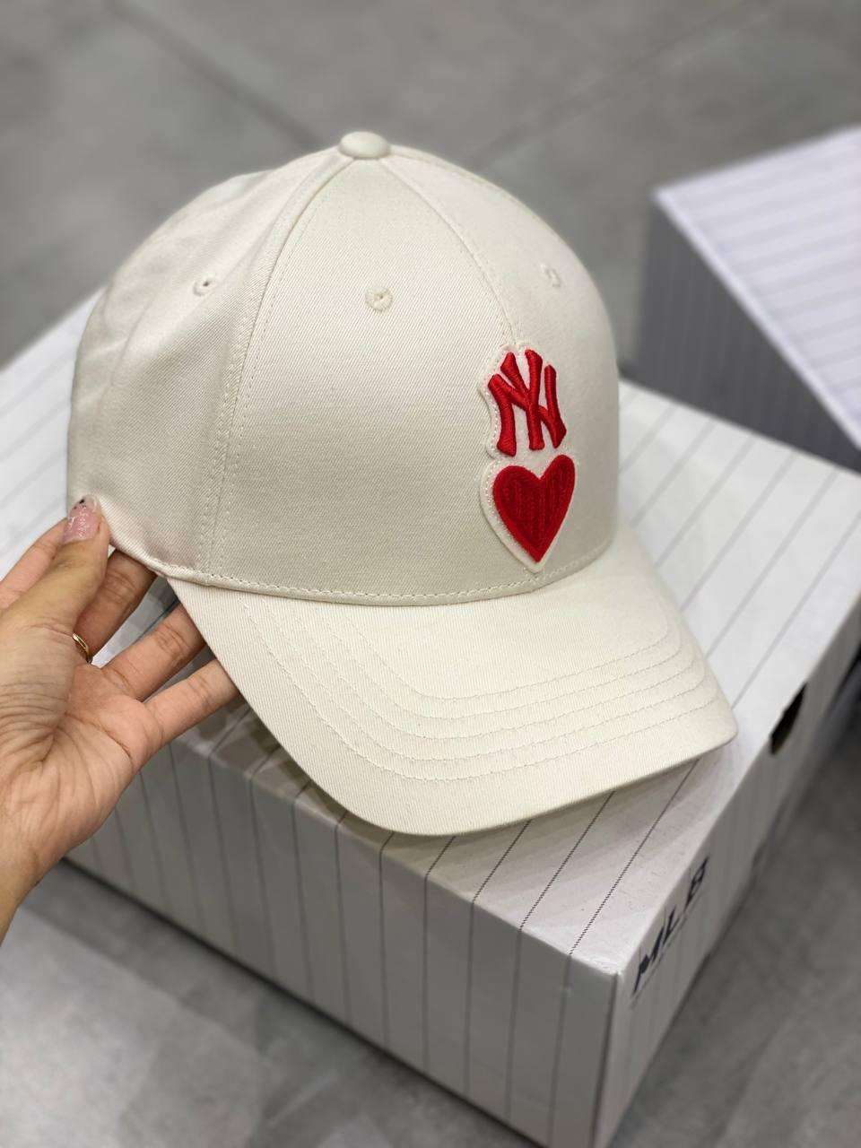 Giày thể thao, Balo thể thao, Nón thể thao, Thương hiệu giày nổi tiếng, Giày Adidas, Giày Nike, Balo Nike, Balo Adidas, Nón Nike, Nón Adidas