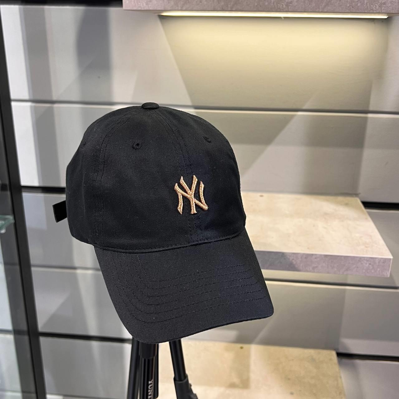 Giày thể thao, Balo thể thao, Nón thể thao, Thương hiệu giày nổi tiếng, Giày Adidas, Giày Nike, Balo Nike, Balo Adidas, Nón Nike, Nón Adidas