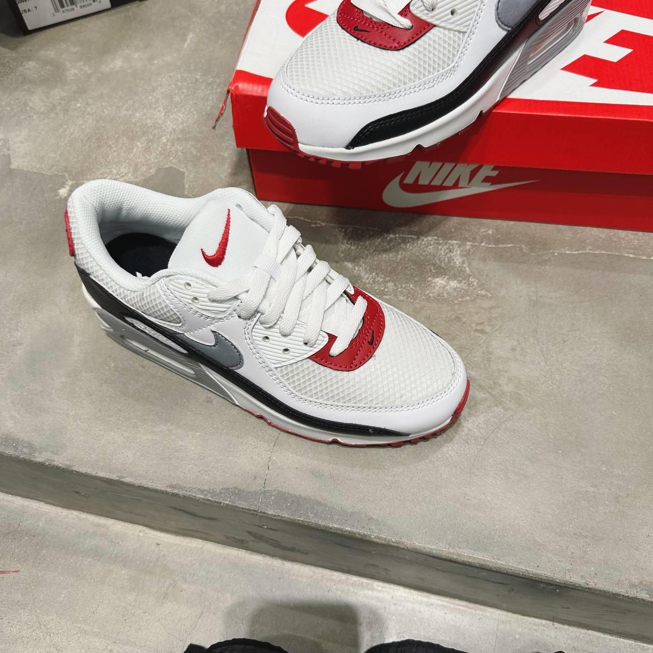 giày thể thao chính hãng, giày nike chính hãng, giày adidas chính hãng, giày newbalance chính hãng, giày converse chính hãng, giày puma chính hãng, giày vans chính hãng, giày asics chính hãng, giày everlast chính hãng, nước hoa chính hãng, ba lô, dép, dép quai ngang