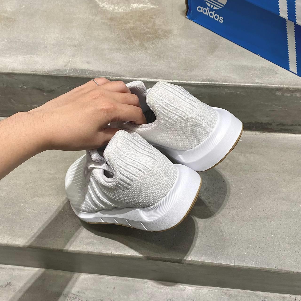 giày thể thao chính hãng, giày nike chính hãng, giày adidas chính hãng, giày newbalance chính hãng, giày converse chính hãng, giày puma chính hãng, giày vans chính hãng, giày asics chính hãng, giày everlast chính hãng, nước hoa chính hãng, ba lô, dép, dép quai ngang