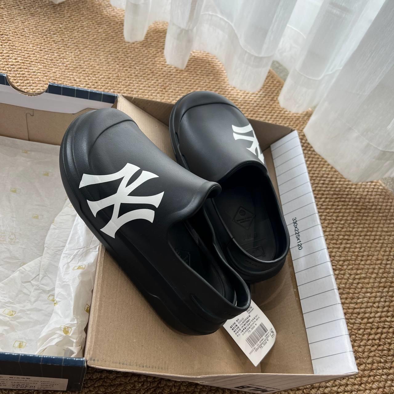 giày thể thao chính hãng, giày nike chính hãng, giày adidas chính hãng, giày newbalance chính hãng, giày converse chính hãng, giày puma chính hãng, giày vans chính hãng, giày asics chính hãng, giày everlast chính hãng, nước hoa chính hãng, ba lô, dép, dép quai ngang