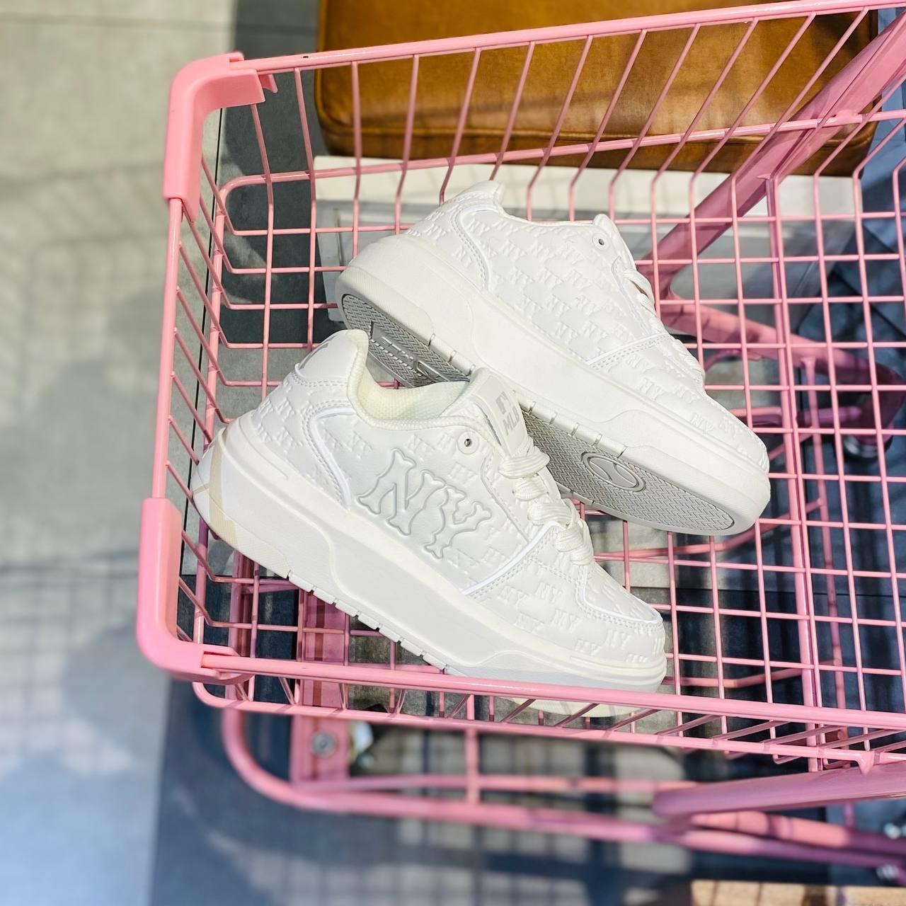 Giày thể thao, Balo thể thao, Nón thể thao, Thương hiệu giày nổi tiếng, Giày Adidas, Giày Nike, Balo Nike, Balo Adidas, Nón Nike, Nón Adidas