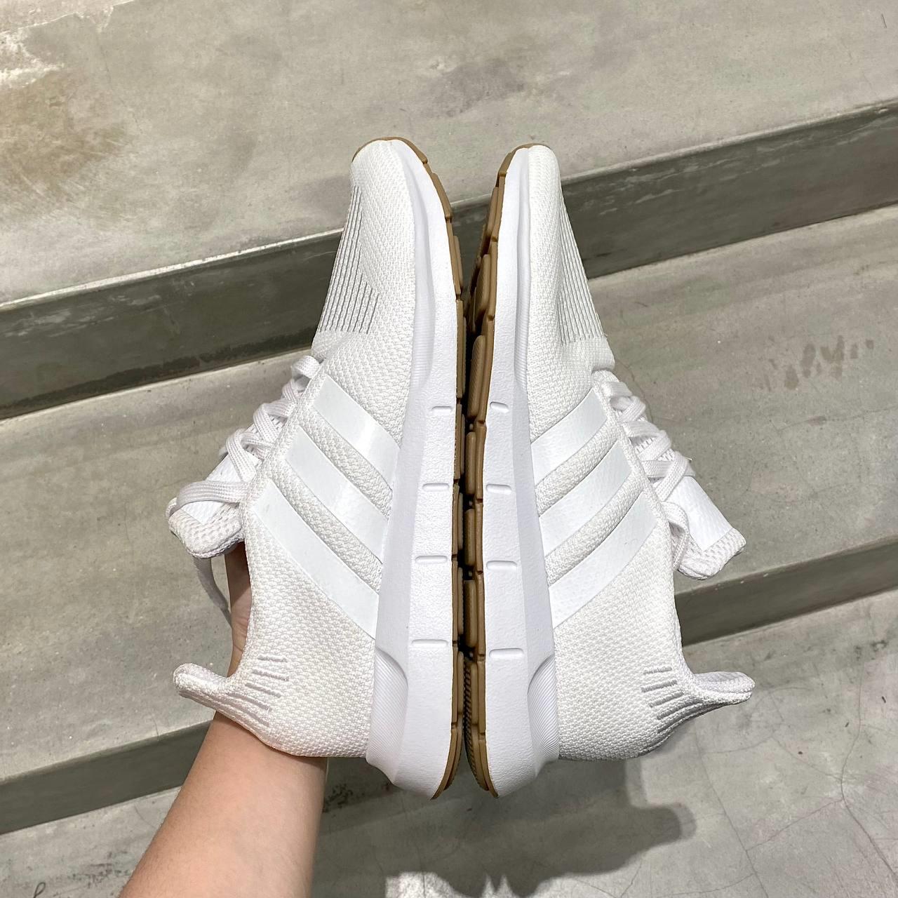 giày thể thao chính hãng, giày nike chính hãng, giày adidas chính hãng, giày newbalance chính hãng, giày converse chính hãng, giày puma chính hãng, giày vans chính hãng, giày asics chính hãng, giày everlast chính hãng, nước hoa chính hãng, ba lô, dép, dép quai ngang