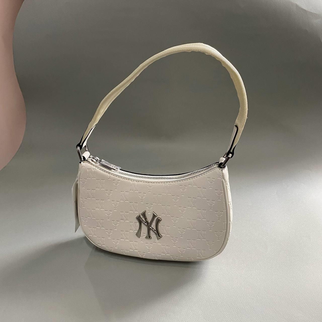 City Culture, hệ thống cửa hàng phân phối chuyên phân phối đồ thể thao, đồng hồ, nước hoa chính hãng, chính ngạch, xách tay từ US, UK, Korea, Japan.