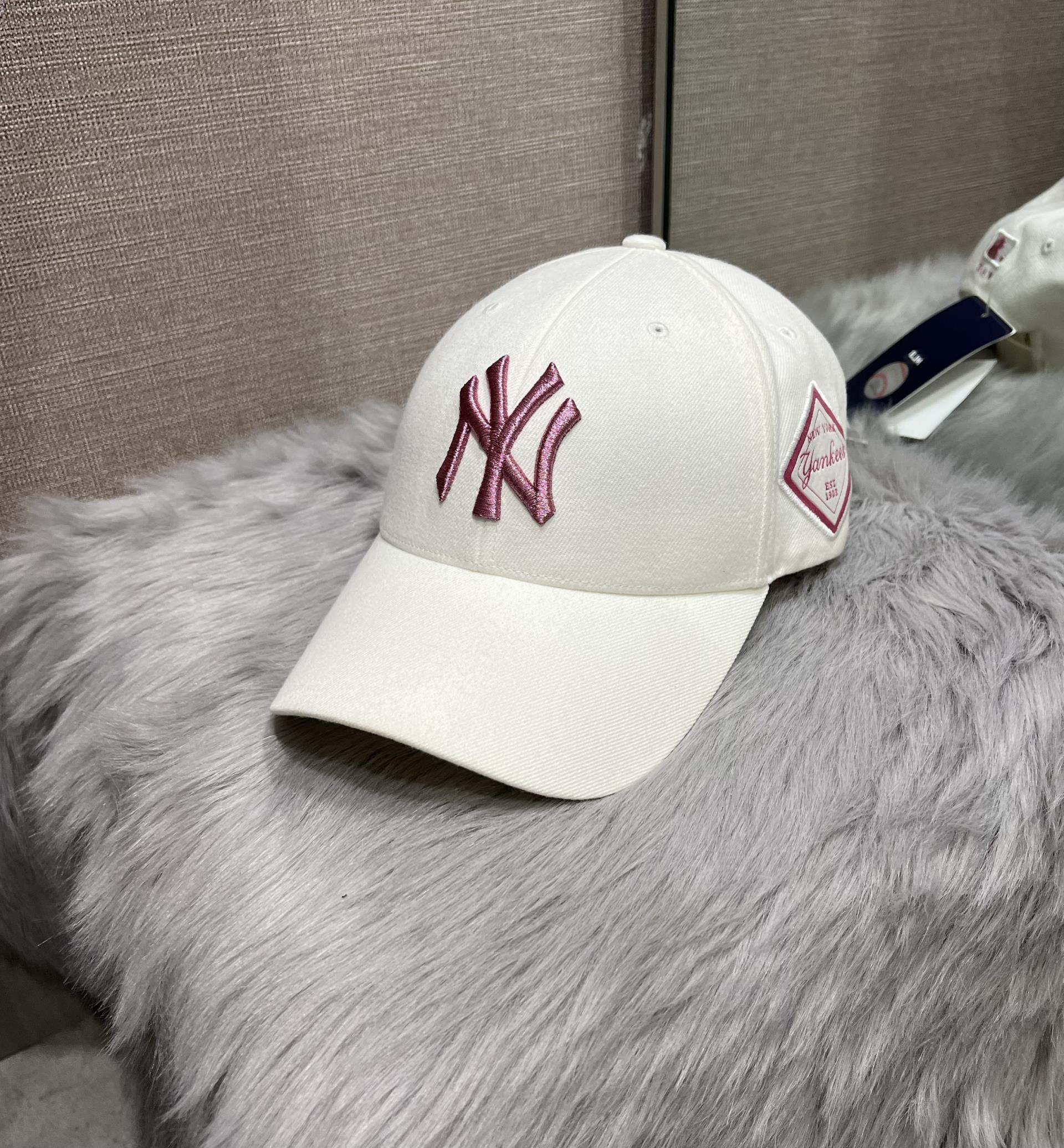 Giày thể thao, Balo thể thao, Nón thể thao, Thương hiệu giày nổi tiếng, Giày Adidas, Giày Nike, Balo Nike, Balo Adidas, Nón Nike, Nón Adidas