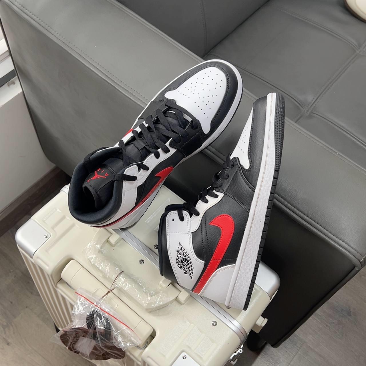 giày thể thao chính hãng, giày nike chính hãng, giày adidas chính hãng, giày newbalance chính hãng, giày converse chính hãng, giày puma chính hãng, giày vans chính hãng, giày asics chính hãng, giày everlast chính hãng, nước hoa chính hãng, ba lô, dép, dép quai ngang