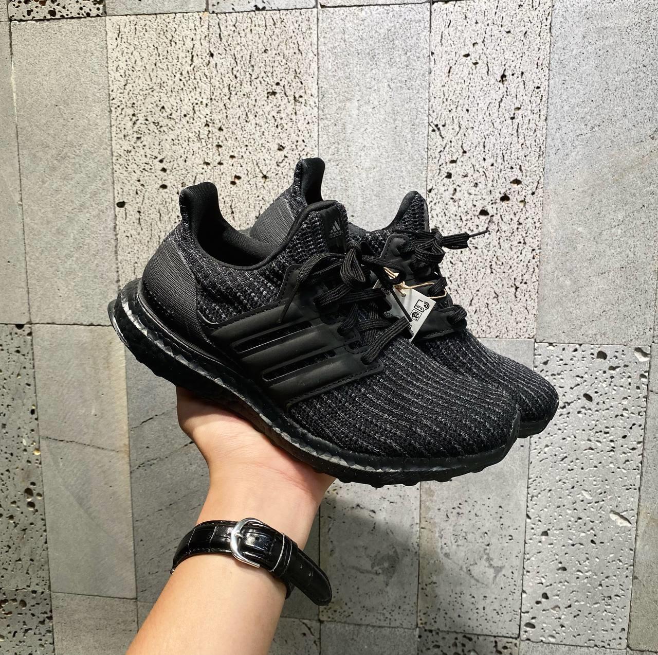 Giày adidas ultra boost 4.0 triple black hotsell