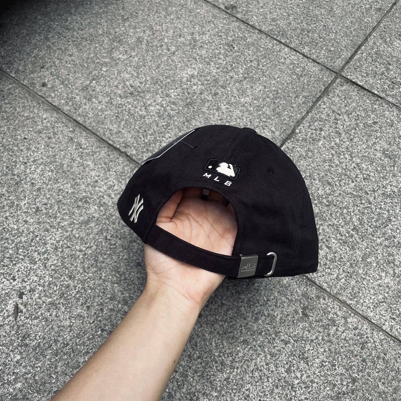 giày thể thao chính hãng, giày nike chính hãng, giày adidas chính hãng, giày newbalance chính hãng, giày converse chính hãng, giày puma chính hãng, giày vans chính hãng, giày asics chính hãng, giày everlast chính hãng, nước hoa chính hãng, ba lô, dép, dép quai ngang