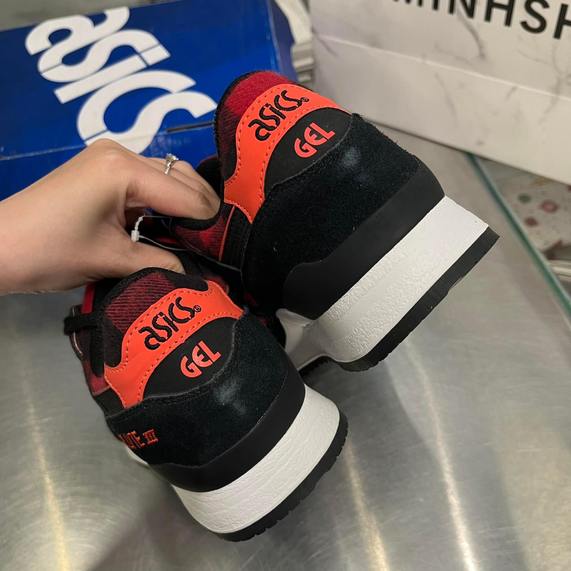giày thể thao chính hãng, giày nike chính hãng, giày adidas chính hãng, giày newbalance chính hãng, giày converse chính hãng, giày puma chính hãng, giày vans chính hãng, giày asics chính hãng, giày everlast chính hãng, nước hoa chính hãng, ba lô, dép, dép quai ngang