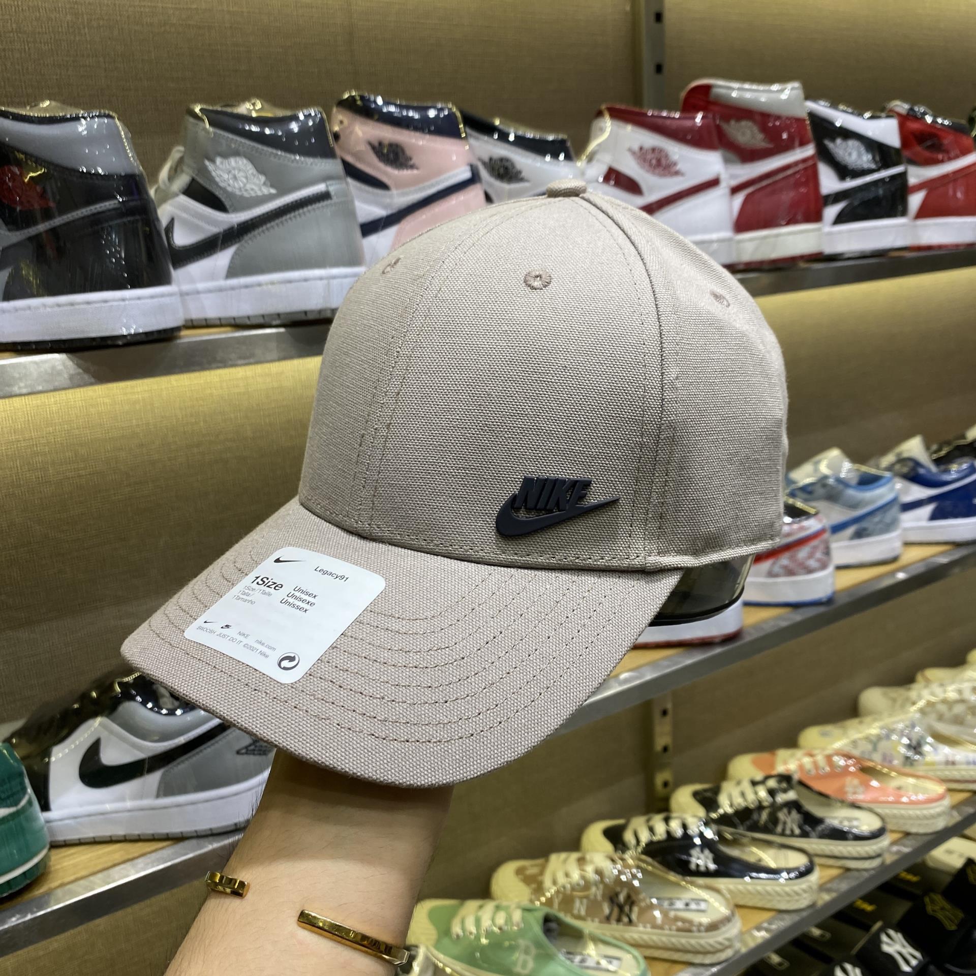 Giày thể thao, Balo thể thao, Nón thể thao, Thương hiệu giày nổi tiếng, Giày Adidas, Giày Nike, Balo Nike, Balo Adidas, Nón Nike, Nón Adidas