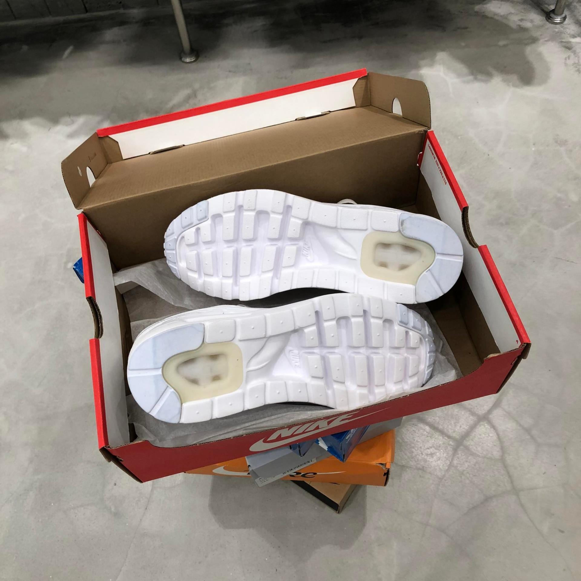 giày thể thao chính hãng, giày nike chính hãng, giày adidas chính hãng, giày newbalance chính hãng, giày converse chính hãng, giày puma chính hãng, giày vans chính hãng, giày asics chính hãng, giày everlast chính hãng, nước hoa chính hãng, ba lô, dép, dép quai ngang