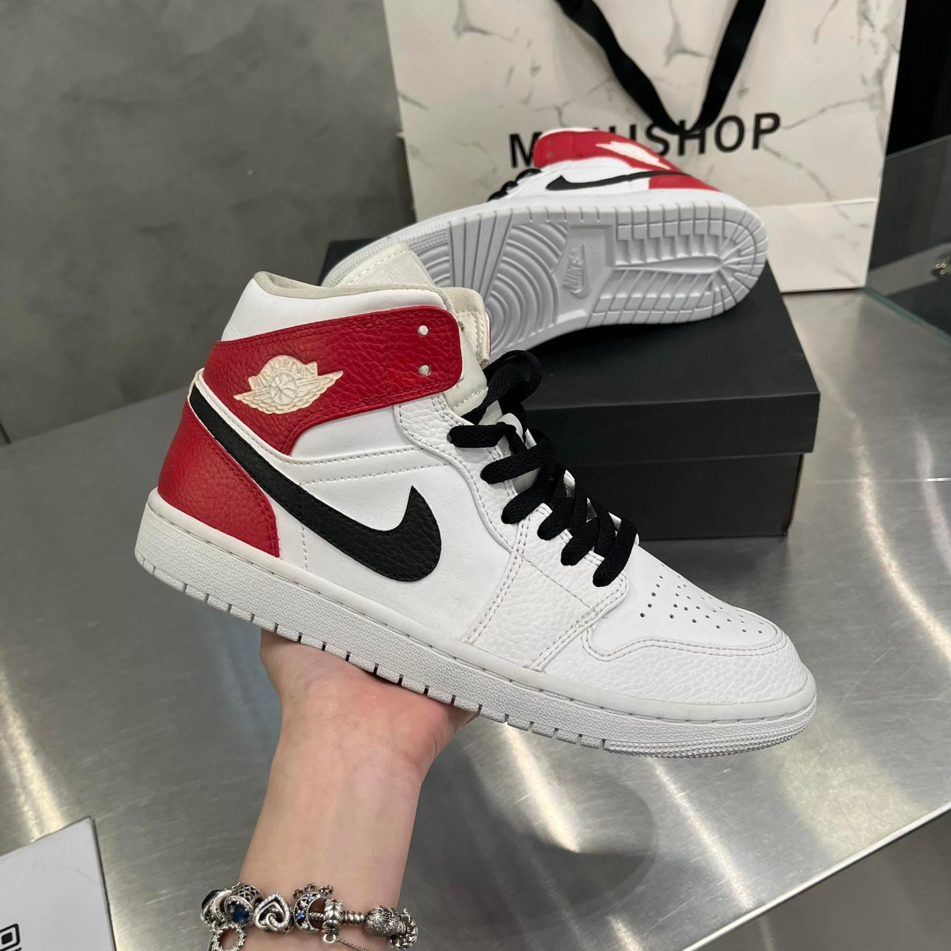 giày thể thao chính hãng, giày nike chính hãng, giày adidas chính hãng, giày newbalance chính hãng, giày converse chính hãng, giày puma chính hãng, giày vans chính hãng, giày asics chính hãng, giày everlast chính hãng, nước hoa chính hãng, ba lô, dép, dép quai ngang