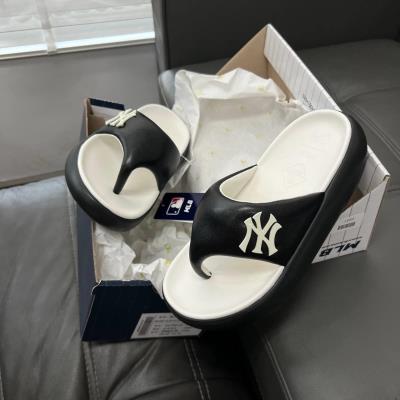 Dép MLB Base Flip-flop New York Yankees 'BLACK'  [ 3ALPBFL43 50BKS ] - Image 1