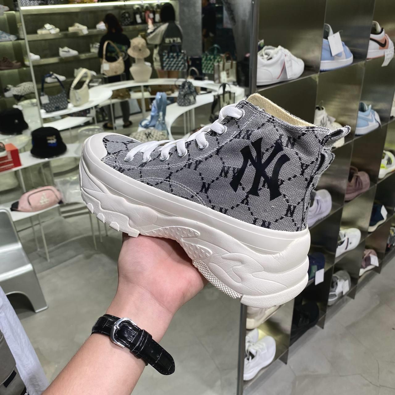 giày thể thao chính hãng, giày nike chính hãng, giày adidas chính hãng, giày newbalance chính hãng, giày converse chính hãng, giày puma chính hãng, giày vans chính hãng, giày asics chính hãng, giày everlast chính hãng, nước hoa chính hãng, ba lô, dép, dép quai ngang