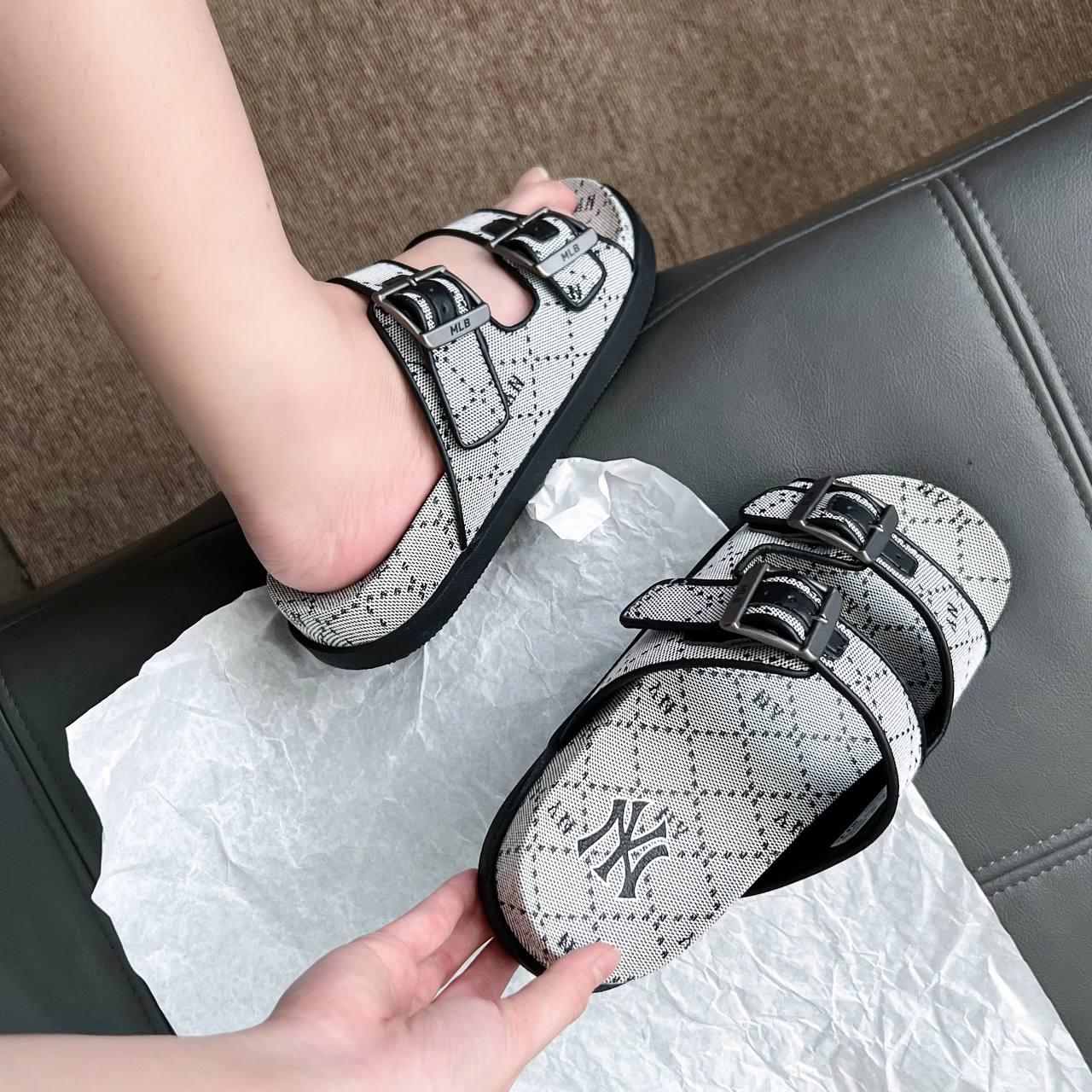 giày thể thao chính hãng, giày nike chính hãng, giày adidas chính hãng, giày newbalance chính hãng, giày converse chính hãng, giày puma chính hãng, giày vans chính hãng, giày asics chính hãng, giày everlast chính hãng, nước hoa chính hãng, ba lô, dép, dép quai ngang