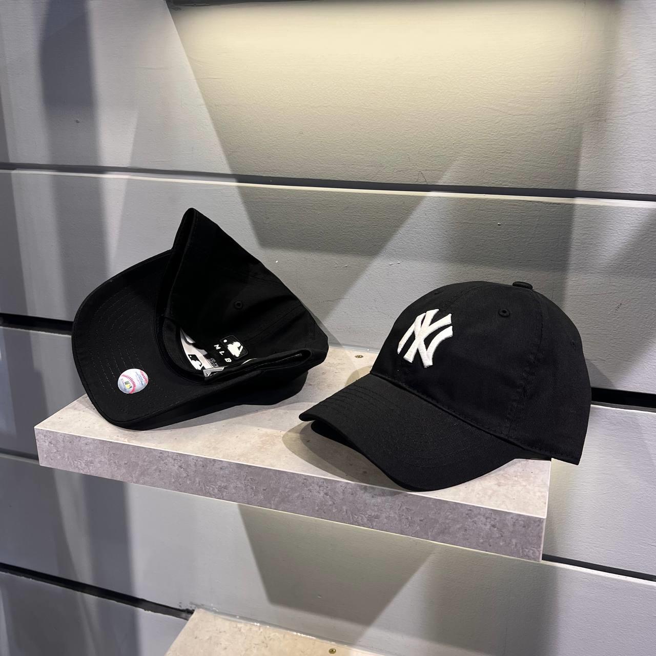 Giày thể thao, Balo thể thao, Nón thể thao, Thương hiệu giày nổi tiếng, Giày Adidas, Giày Nike, Balo Nike, Balo Adidas, Nón Nike, Nón Adidas