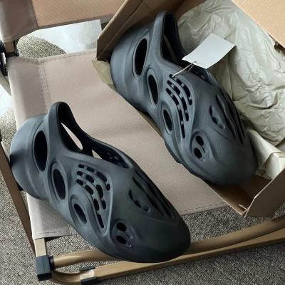 Giày adidas Yeezy Foam RNR ‘Onyx’ [HP8739] - Image 1