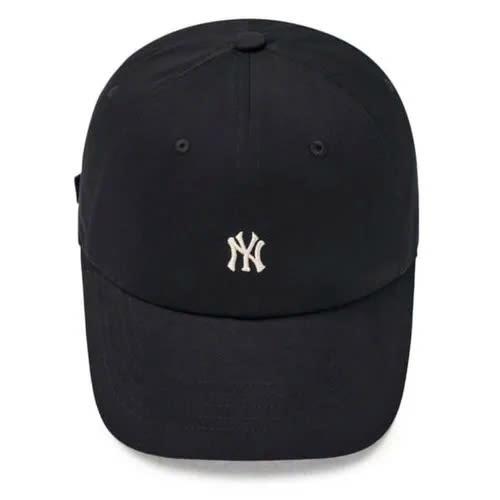 Giày thể thao, Balo thể thao, Nón thể thao, Thương hiệu giày nổi tiếng, Giày Adidas, Giày Nike, Balo Nike, Balo Adidas, Nón Nike, Nón Adidas
