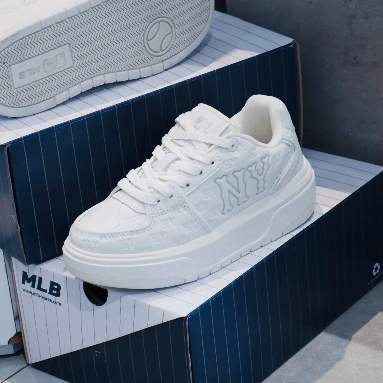 Giày thể thao, Balo thể thao, Nón thể thao, Thương hiệu giày nổi tiếng, Giày Adidas, Giày Nike, Balo Nike, Balo Adidas, Nón Nike, Nón Adidas