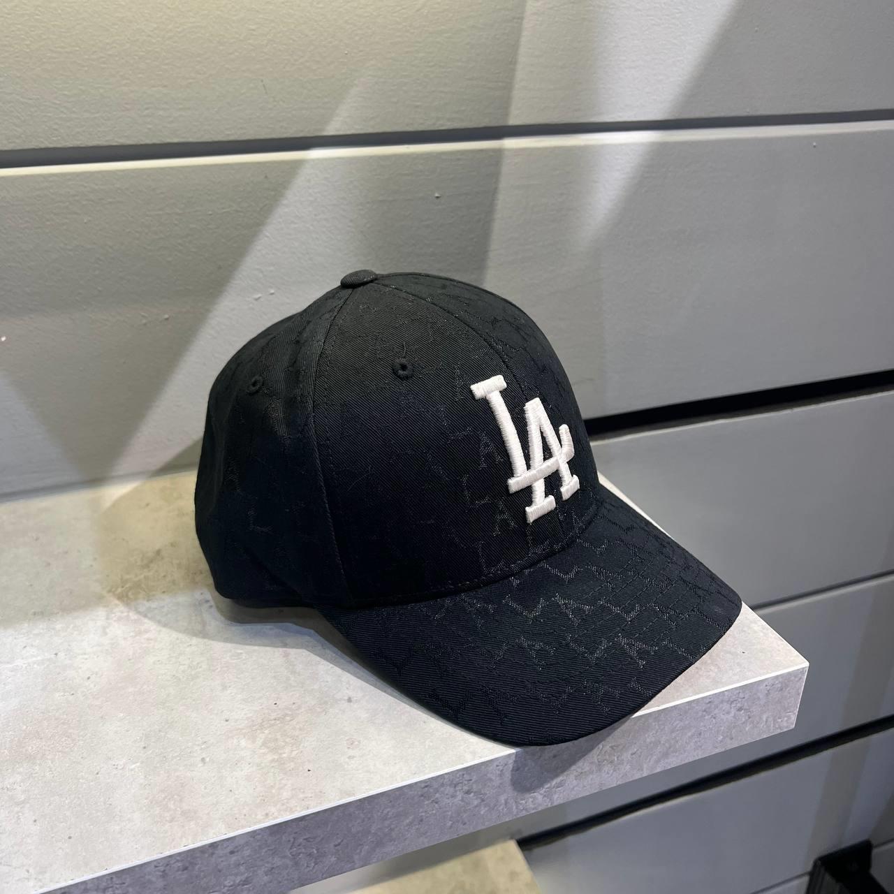 Giày thể thao, Balo thể thao, Nón thể thao, Thương hiệu giày nổi tiếng, Giày Adidas, Giày Nike, Balo Nike, Balo Adidas, Nón Nike, Nón Adidas