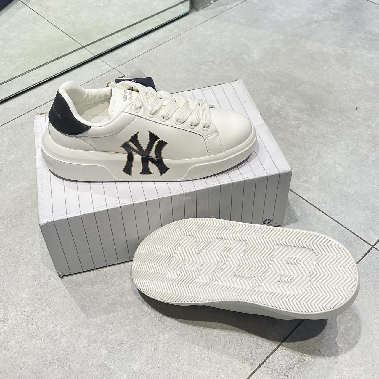 Giày thể thao, Balo thể thao, Nón thể thao, Thương hiệu giày nổi tiếng, Giày Adidas, Giày Nike, Balo Nike, Balo Adidas, Nón Nike, Nón Adidas